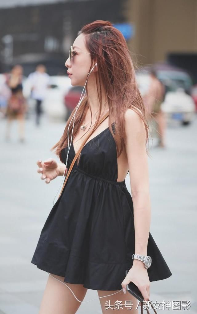 街拍美女：身材好的美女，穿什么都美！