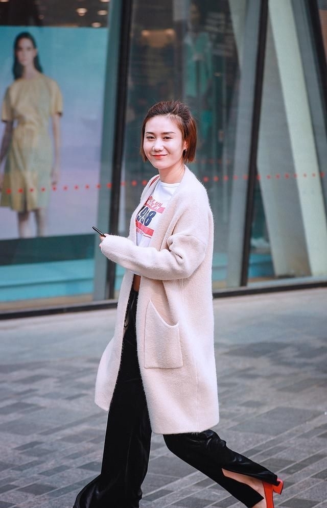  『美美』随时随地关心时尚潮流，走在潮流前沿，时尚博主们常常美美哒的赚足复购