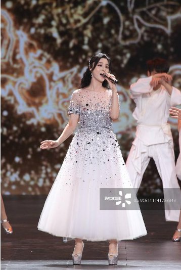 范冰冰未PS图曝光，穿纱裙配20厘米恨天高，网友仍说:看起来好矮