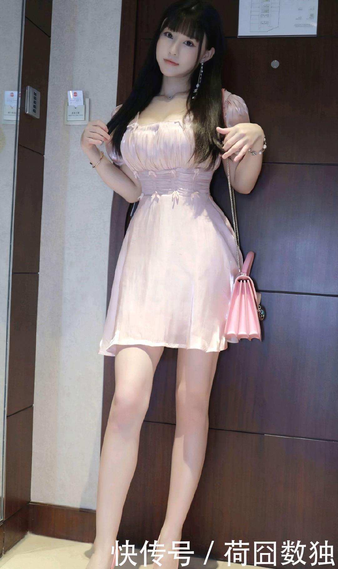  『粉色』美女粉色高腰连衣裙搭配粉色高跟鞋，甜美可爱又不失性感迷人气质