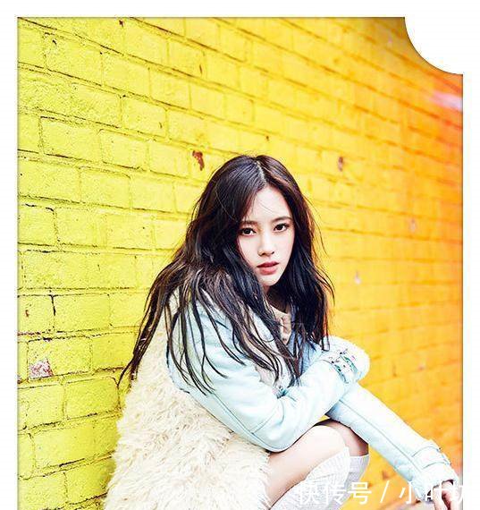 鞠婧祎咋想的竟把袜子当裤子穿，网友单飞后越来越疯狂了！