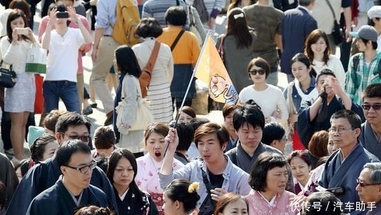 日本游客在中国旅游时，都会买什么样的特产？导游：主要有3样！