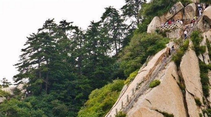 世界上最“腿软”的景区，恐高症的游客望而兴叹