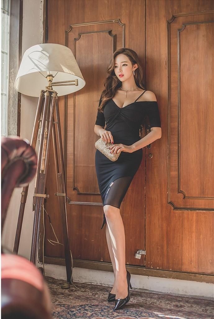 韩国性感美女李妍静穿深V礼服露圆润酥胸，翘臀长腿别有一番风情