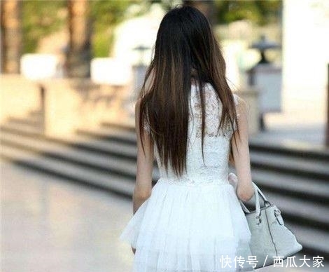 让小姐姐:肤白貌美的美女街拍:甜美可爱的美女,十分抢眼!
