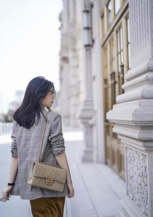 『选择一』三木博主春季穿搭，格子西服外套内搭吊带连衣裙，减龄又洋气