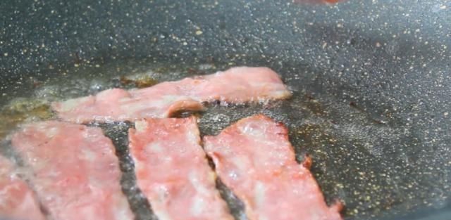  「再穷」再穷都吃得起的“洋美食”，一把面条简单一做秒变高大上，真解馋