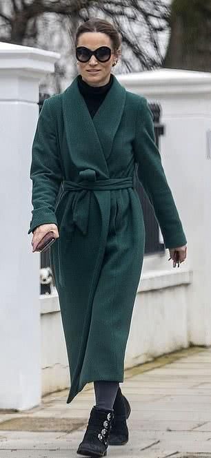  『保养』凯特36岁妹妹穿1千2大衣真显老！学姐姐穿墨绿色？富太太不保养？