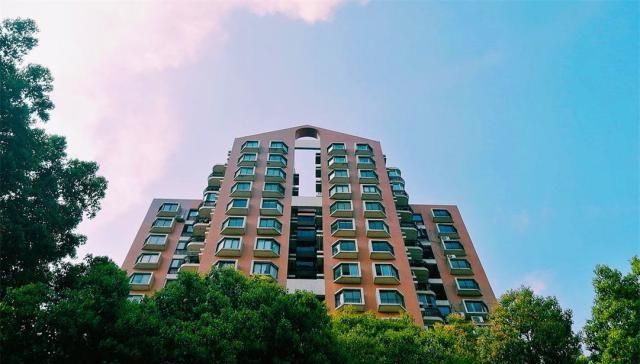  「后头」农村俗语“农民进城住新楼，好日子还在后头”，值得老