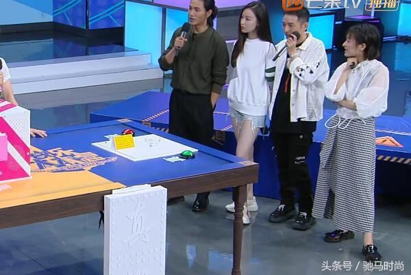 吴昕穿半身裙，谢娜穿连衣裙，却都输给了穿牛仔短裤的倪妮