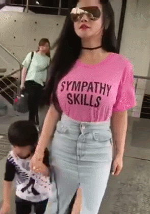 冉莹颖身材不输模特，开叉裙穿成这样，网友：邹市明看见睡不着