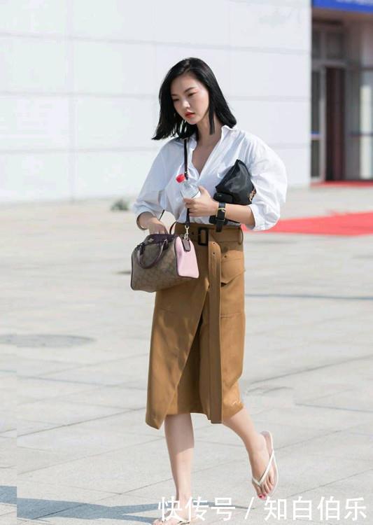  『美女』街拍，穿腰带裙子的漂亮美女，脚下的鞋子有些丑