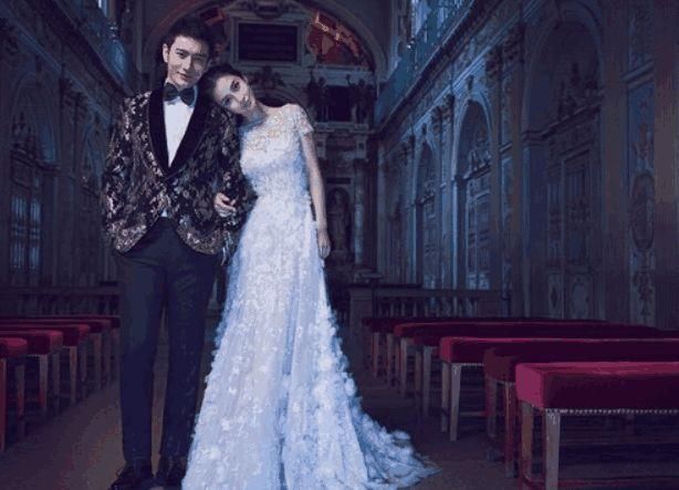 黄晓明朋友圈疑曝光：看着家人照片想流泪？网友：怎么不炫富了？