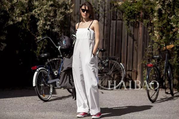 好看| 石原里美游香港穿这样!黑白单品永远不过时还用强调?