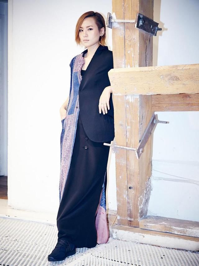 周笔畅疯狂甩肉20斤，瘦出了锁骨和蝴蝶骨，从假小子变成了真女人