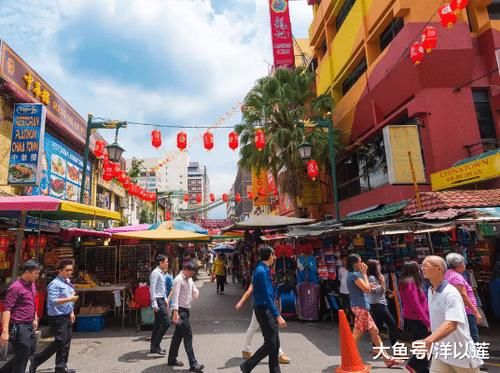 美国华人为何突然消失？唐人街已人去楼空，看完甚至有点难过