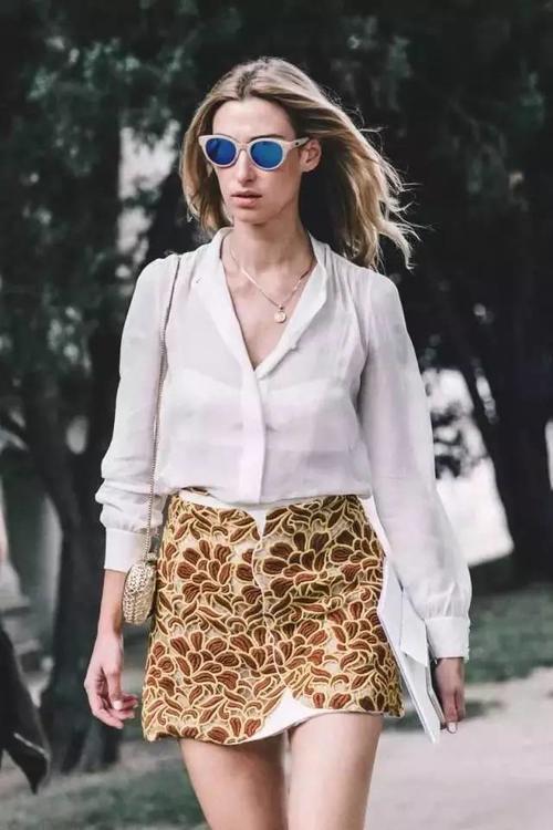 夏天那些很透的衣服，到底怎么穿出去啊？