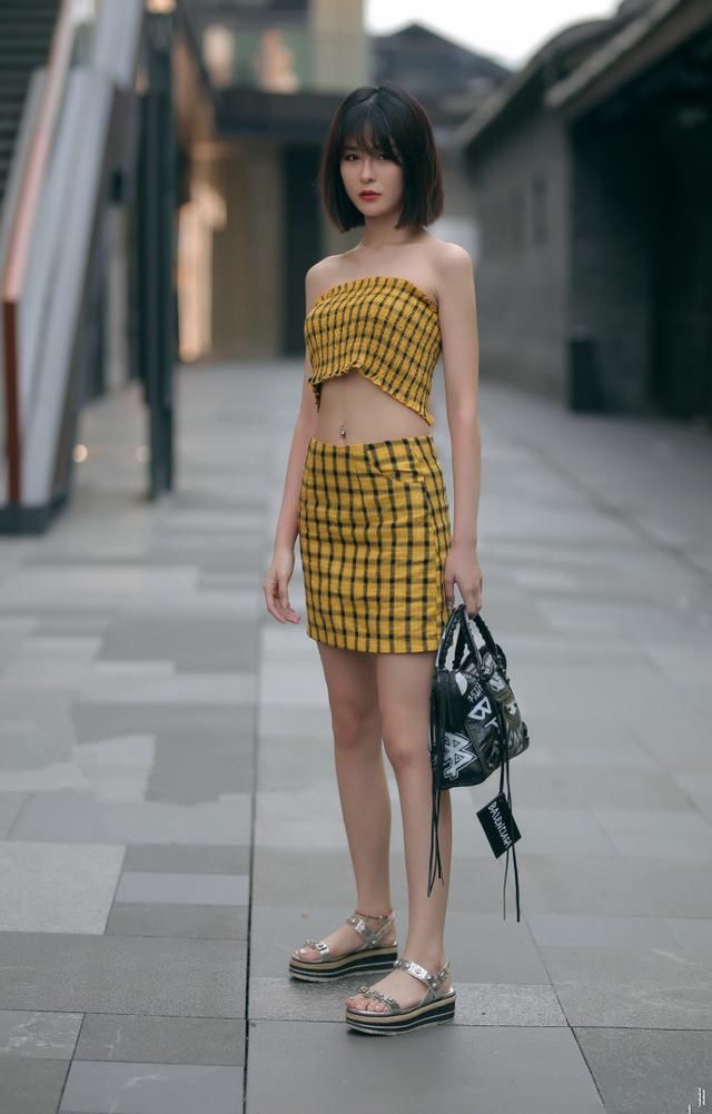 街拍，五款迷人耐看的时尚穿搭，哪一款了拨动你的心弦?