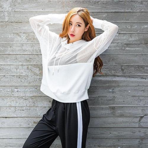 “蜜桃裤”早落伍了!今年流行这样的瑜伽服，凸显S曲线