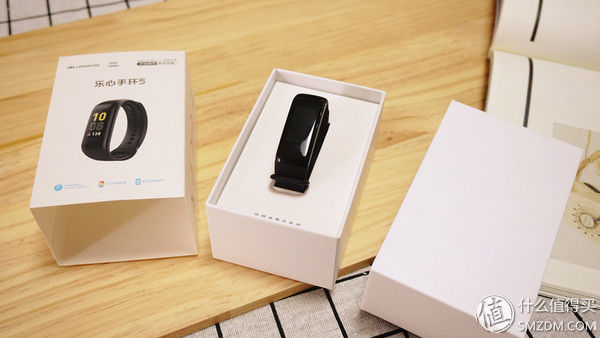 支持离线支付，还能与天猫精灵互动，乐心手环5这次做得用心了