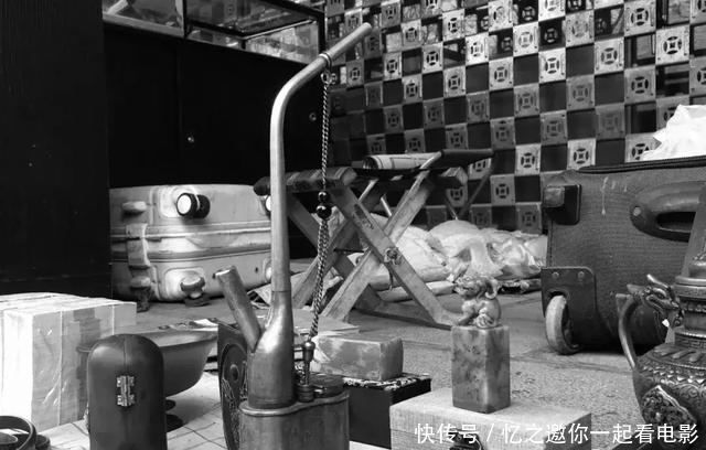 凌晨两点的西安＂鬼市＂，光怪陆离还藏着这么多秘密...