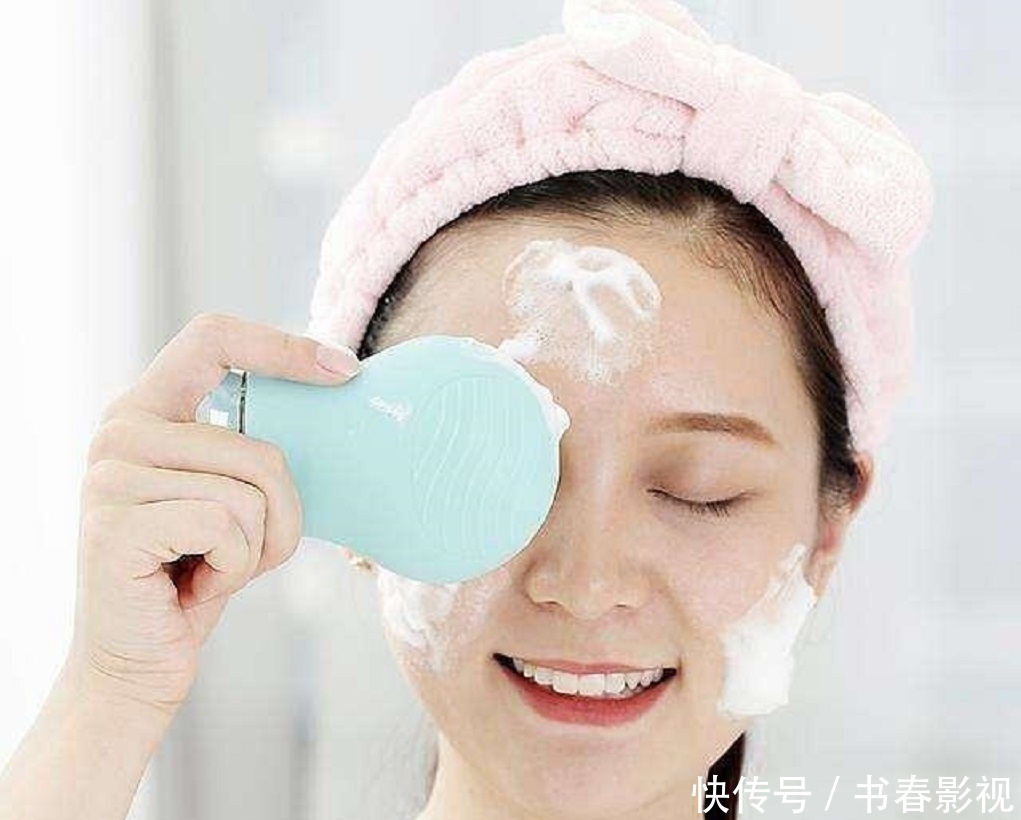  『中性皮』早上洗脸，要不要用洗面奶？5种肌肤方法不同，很多人都做错了！