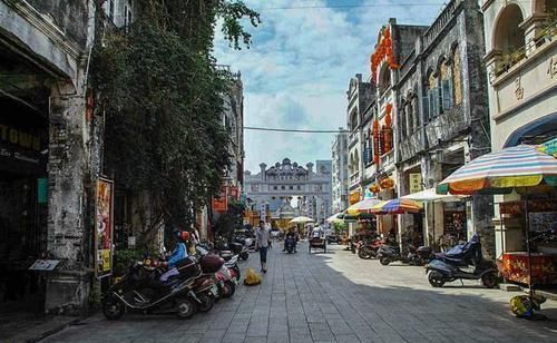 中国海鲜最便宜的城市，景色海滩不输三亚，游客：不想去第二次