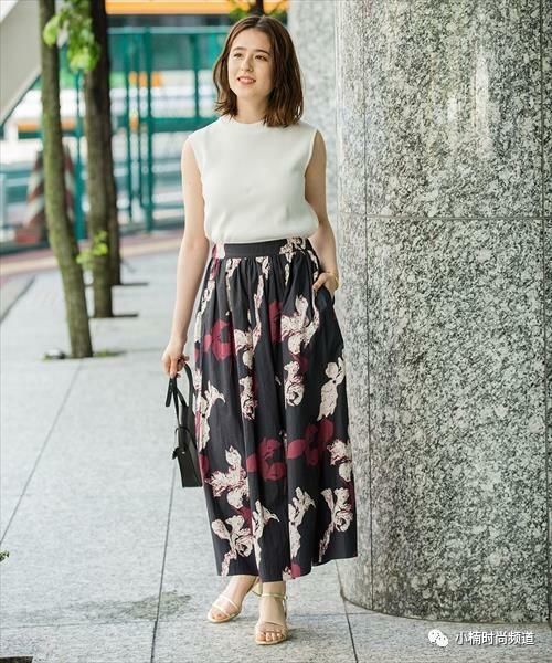 女生搭配:白色无袖上衣让自己更迷人!最新日本夏季穿搭总整理