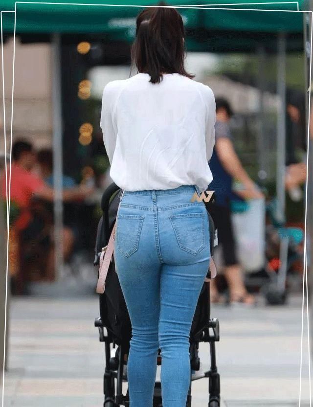  「漂亮」成熟的女人也很漂亮，漂亮小姐姐牛仔裤子秀出苗条风采