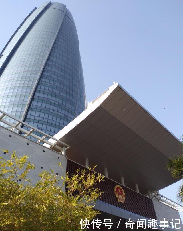  大城市：越南五大直辖市之岘港市：在中国只算普通大城市，小于