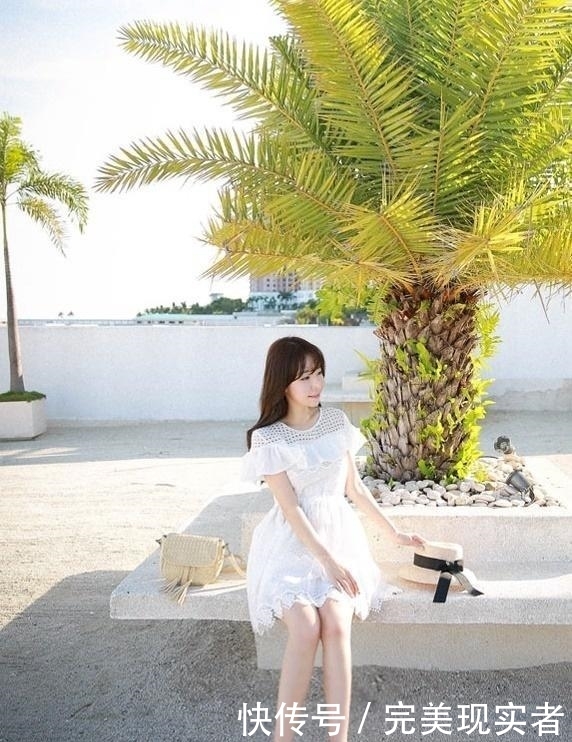 『美女』街拍时尚美女性感白嫩长腿