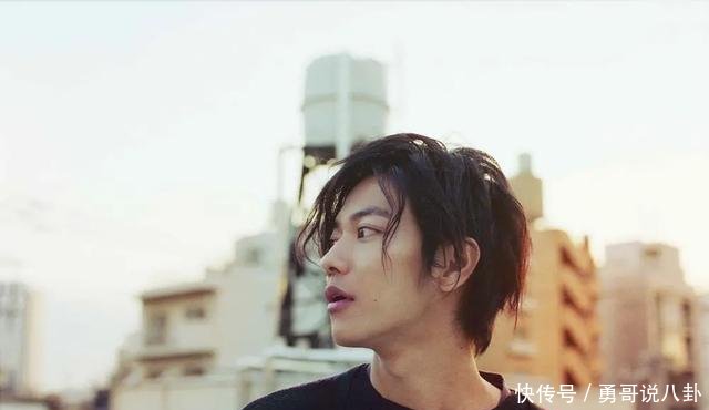  情人■佐藤健如何翻身做男神曾经年轻杀马特，如今日本草食男情人