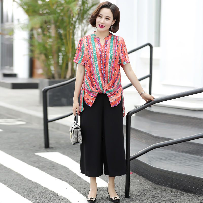 “妈妈装”又出新款了,巨适合五六十岁妈妈,穿上想不美都难