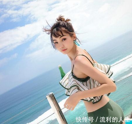 时尚泳装：性感撩人的小姐姐穿搭时尚泳装，聚拢修身又显腰！