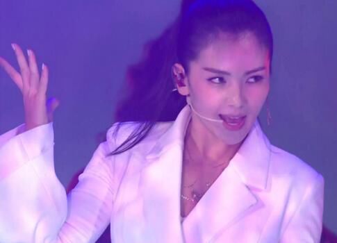 很好奇刘涛等女星这样的穿着，下面穿的到底是短裙还是短裤