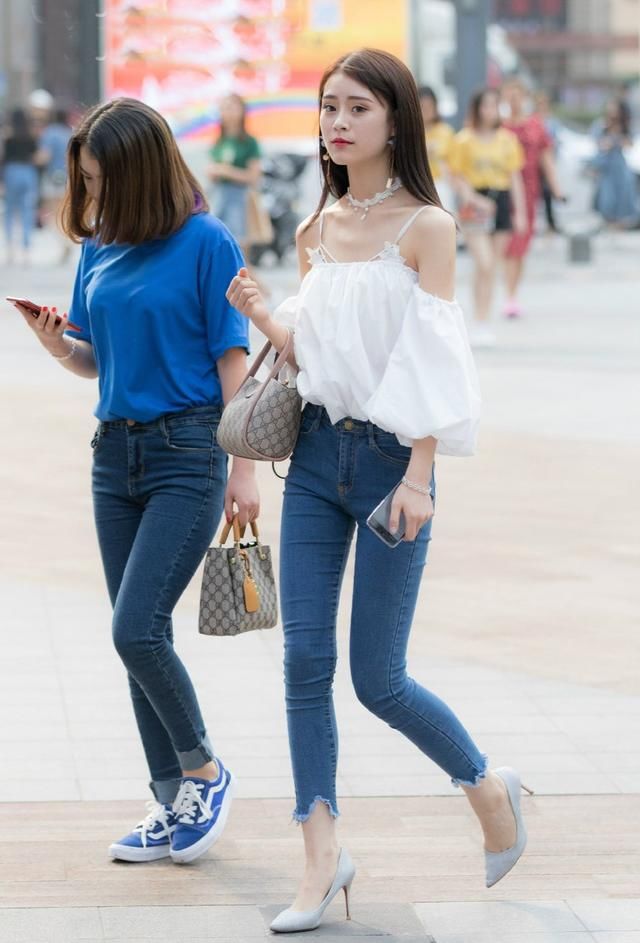 街拍:迷人又简单的清爽穿搭，让你美的光彩夺目