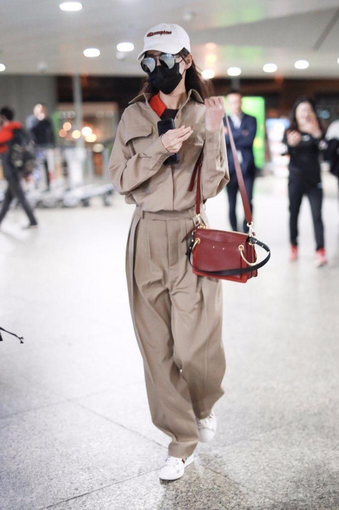 看了姚晨和唐嫣穿这裤子，网友:终于找到不减肥的理由了!