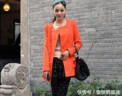 【 韵味】展现高挑身段，散发性感的韵味，街拍：可爱性感的小姐姐