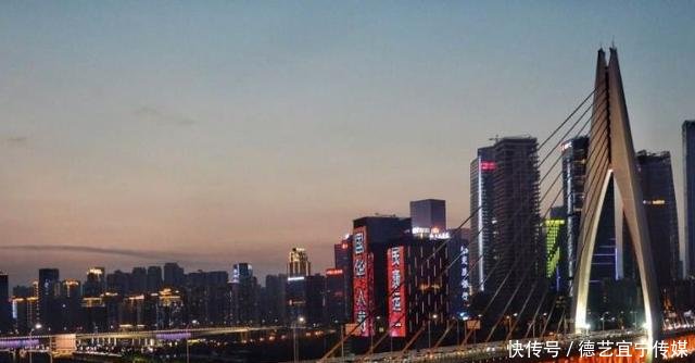 中国西部“第一城”将易主重庆增速遭遇滑铁卢，潜力不如成都大