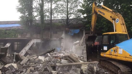 城市户口看过来，虽然户口迁出农村，照样可以获得拆迁补偿款