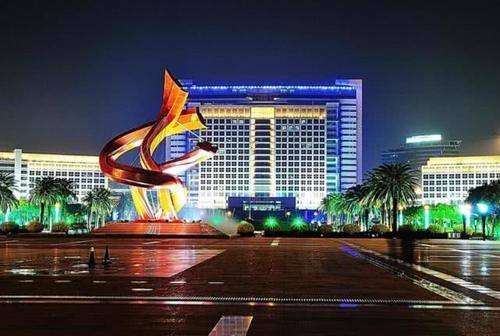  「佛山」广东未来前途光明的城市，珠三角中心城市之一，中山、