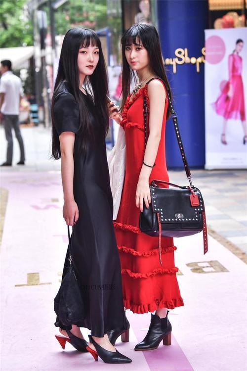 街拍：穿搭不选贵的，只穿对的，穿搭对了，你就出彩了