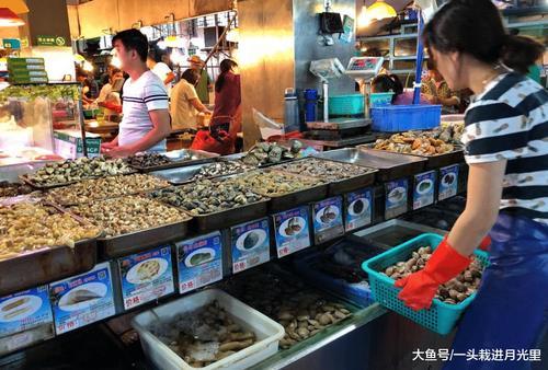 三亚游客越来越少，因价格“两幅面孔”，低价卖本地人高价卖游客