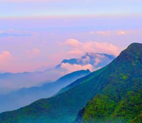 最似“佛像”的山峰，气象景观变幻莫测，还可站在栈道俯瞰森林