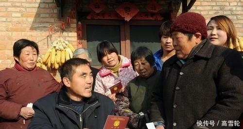 下个月, 这两种钱不交怕是不行, 每家至少1000, 村干部主动上门收