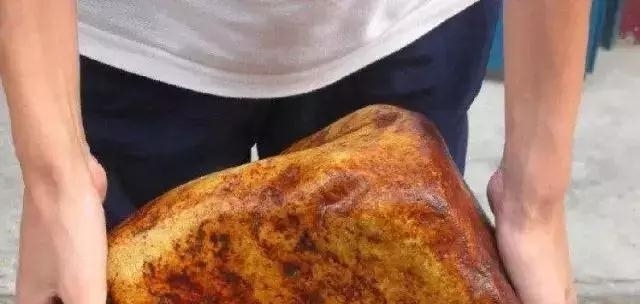 前有玉石垒猪圈, 后有和田玉砌鸡窝, 这个村子到底什么来头