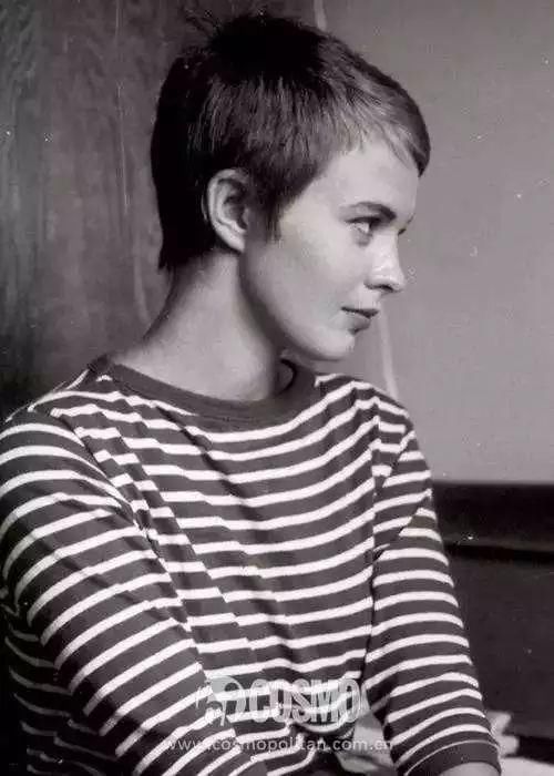 海魂衫要配上白牛仔才最有颜