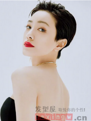 今夏这款最酷女生发型给你一个变身的机会