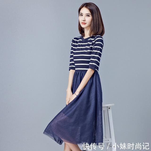「碎花」传统的裙子已过时,碎花连衣裙是今年主流,减龄修身更有女人味