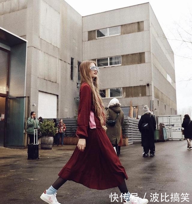 『适合』今年流行的“山楂裙”,很适合三四十岁的女人,时髦显瘦有气质!